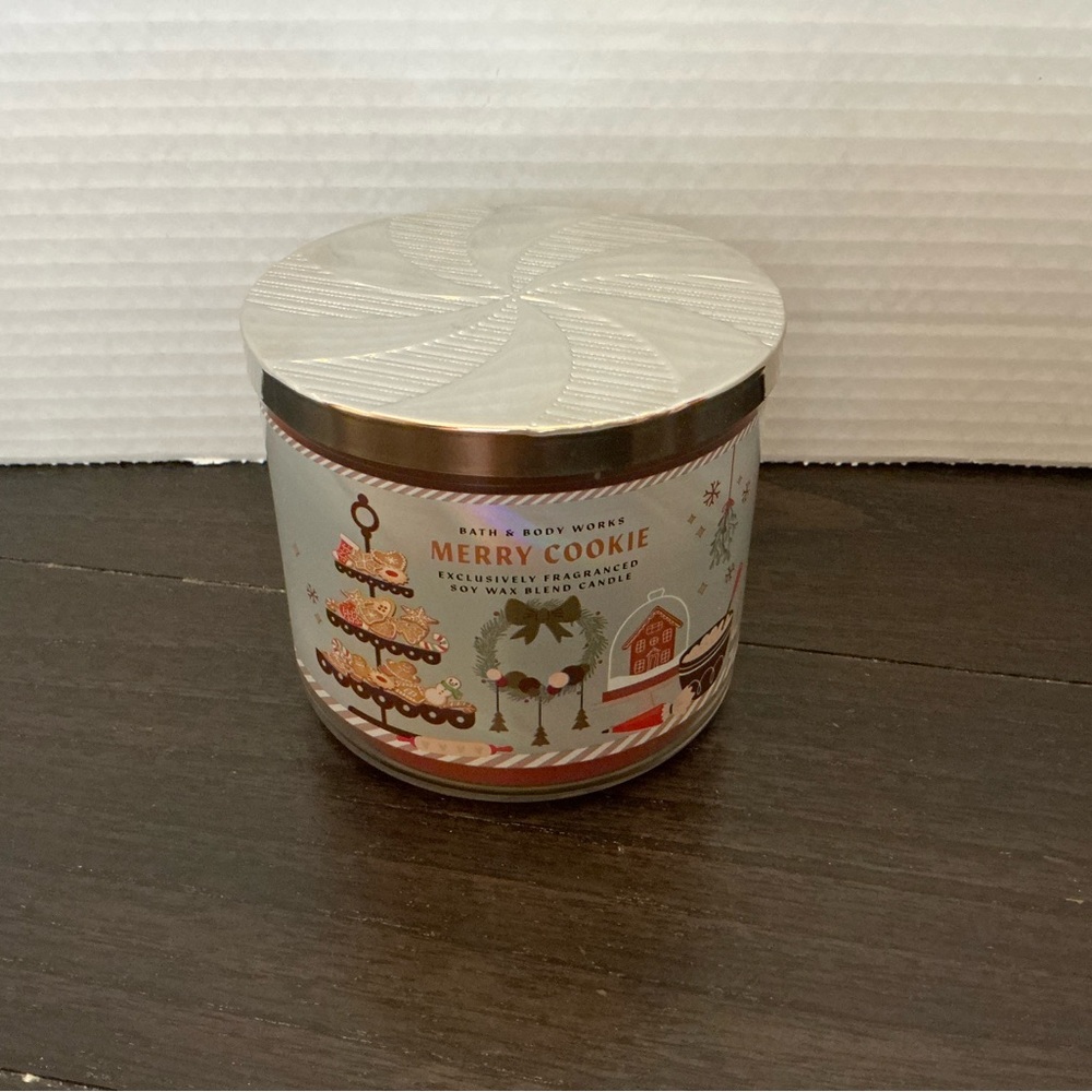 New Bath & Body Works Merry Cookie 3 Wick Candle